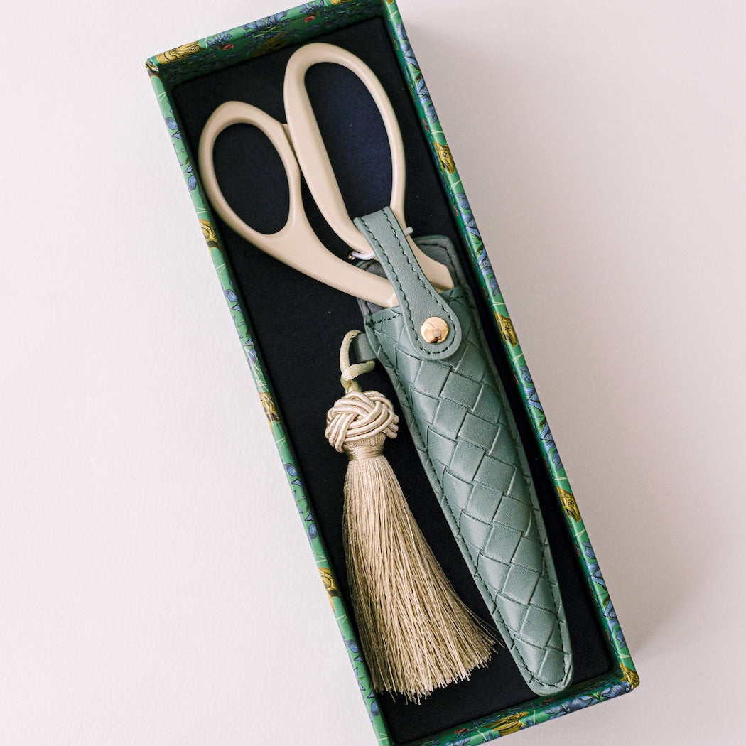GOLD HEIRLOOM SCISSORS WITH CASE