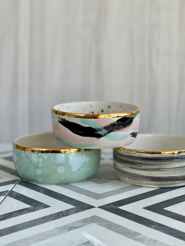 THE BELLA DISH SEA FOAM BLOOM WITH GOLD TRIM