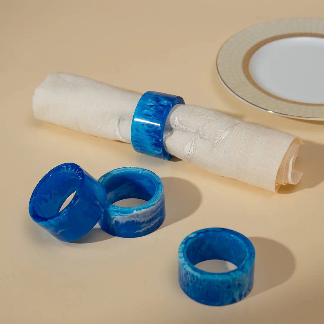 RADIANT RESIN NAPKIN RINGS SET OF 4