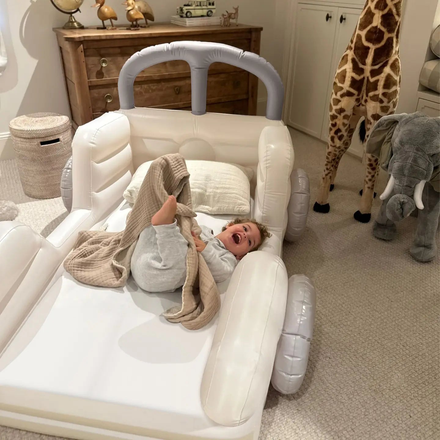 KIDS SLEEPOVER BED SUMMER VAN SAND