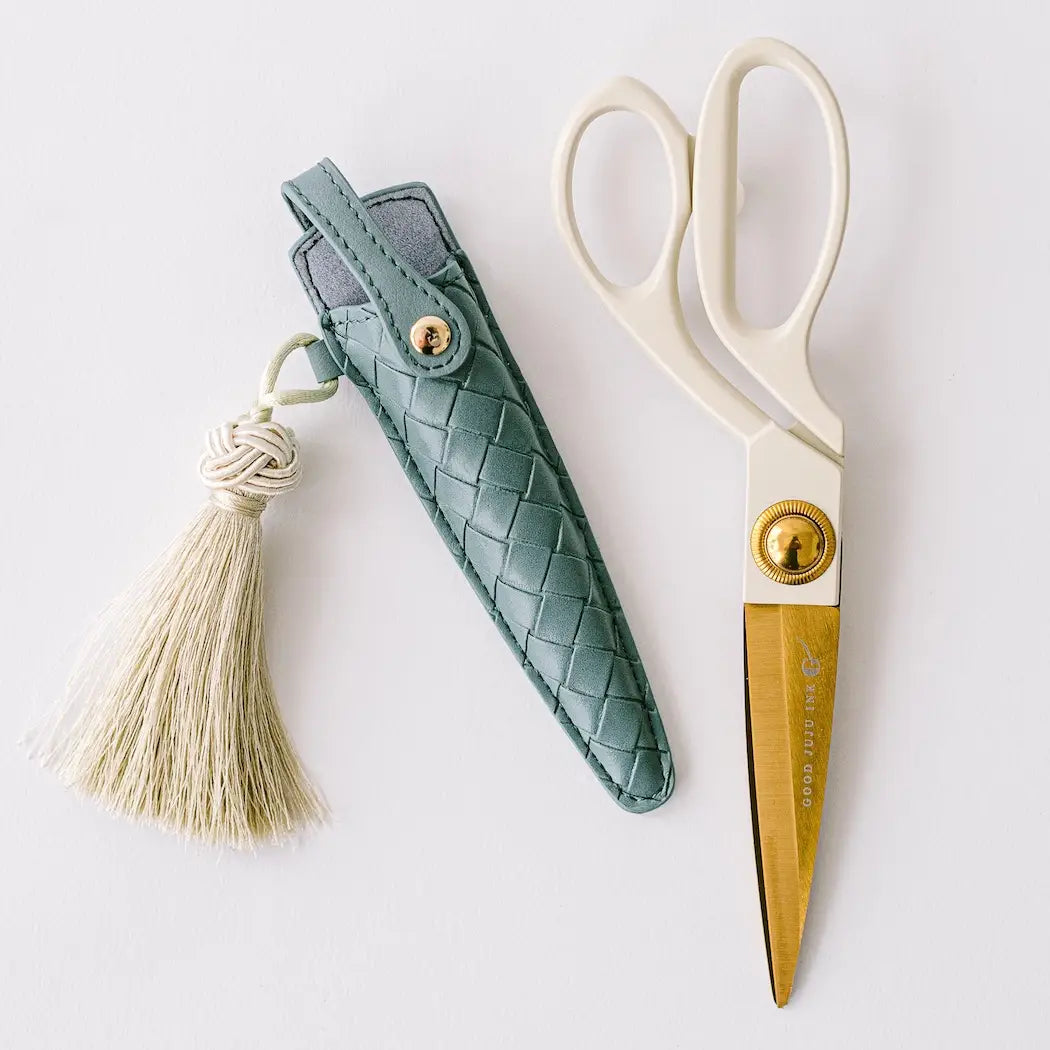GOLD HEIRLOOM SCISSORS WITH CASE