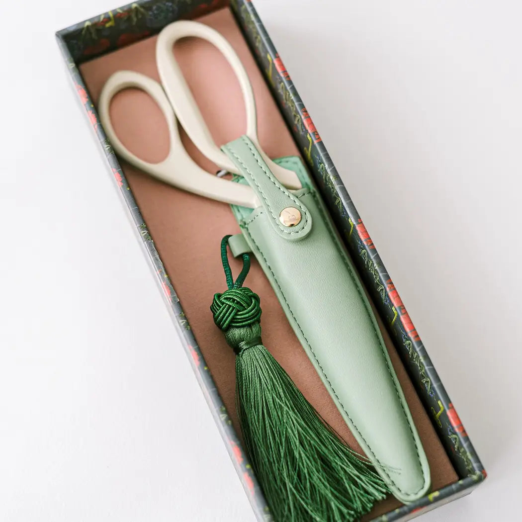 GOLD HEIRLOOM SCISSORS WITH CASE